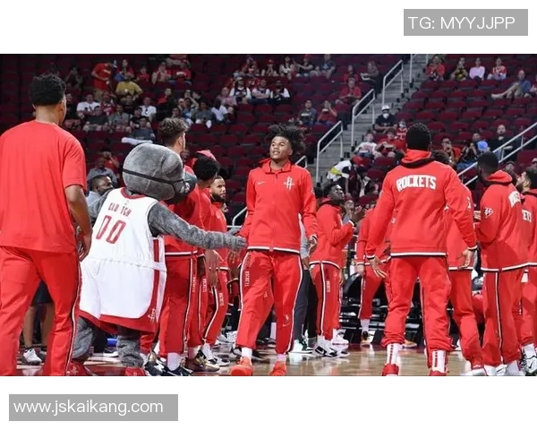 夏季联赛火箭队与蓝网队激战正酣球迷期待精彩对决 夏季联赛火箭队与蓝网队激战正酣球迷期待精彩对决